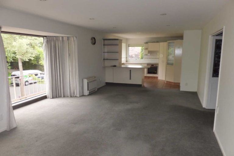 Photo of property in 17 Highland Place, Avonhead, Christchurch, 8042