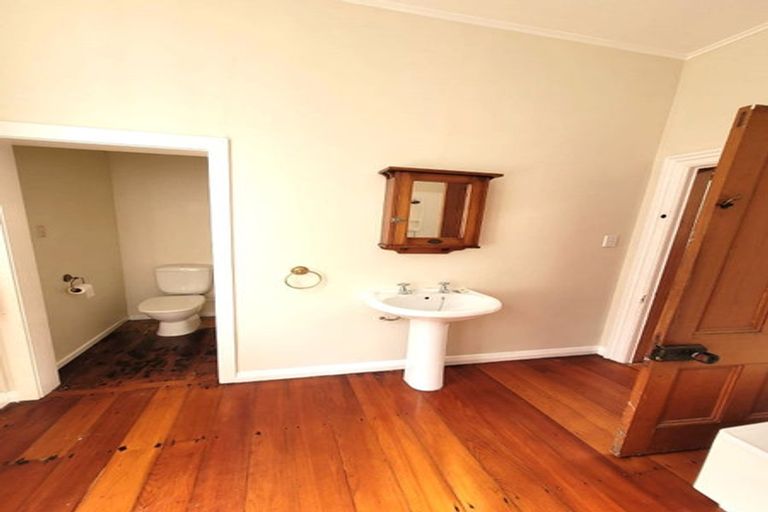 Photo of property in 11 Aorangi Terrace, Thorndon, Wellington, 6011