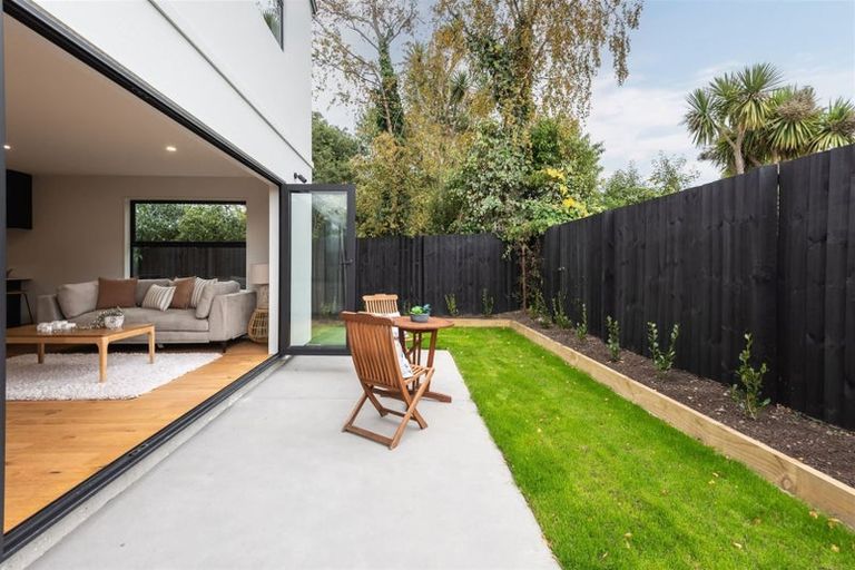 Photo of property in 2/117 Hills Road, Edgeware, Christchurch, 8013