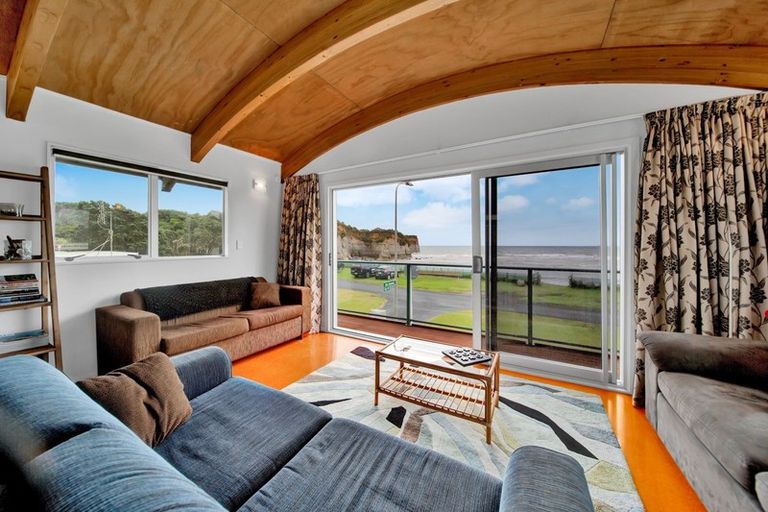 Photo of property in 26 Third Avenue, Urenui, 4377