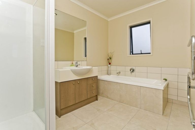 Photo of property in 20 Sonoma Crescent, Oteha, Auckland, 0632