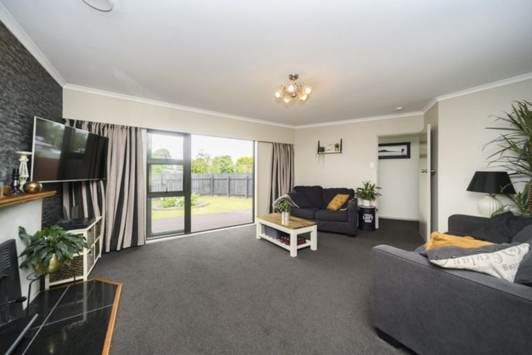 Photo of property in 2 Pukatea Place, Milson, Palmerston North, 4414