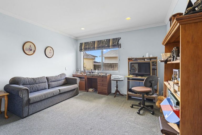 Photo of property in 3 Mahoe Street, Strandon, New Plymouth, 4312