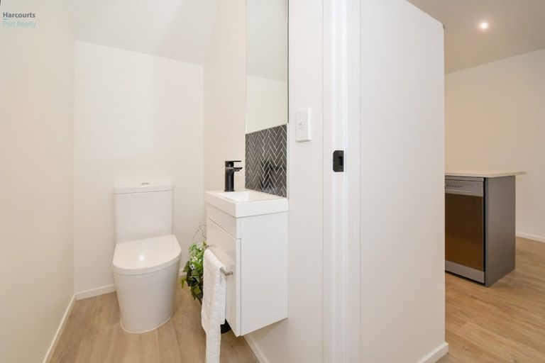 Photo of property in 6 Hoiho Road, Pukekohe, 2120