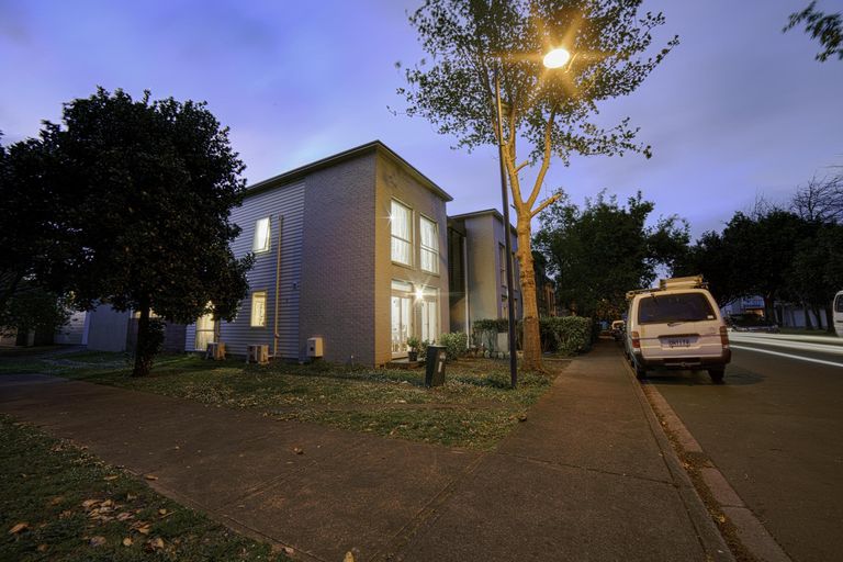 Photo of property in 16 Reins Road, Takanini, 2112