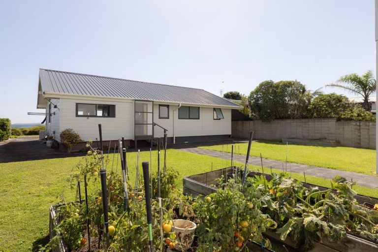 Photo of property in 31 Karewa Parade, Papamoa Beach, Papamoa, 3118