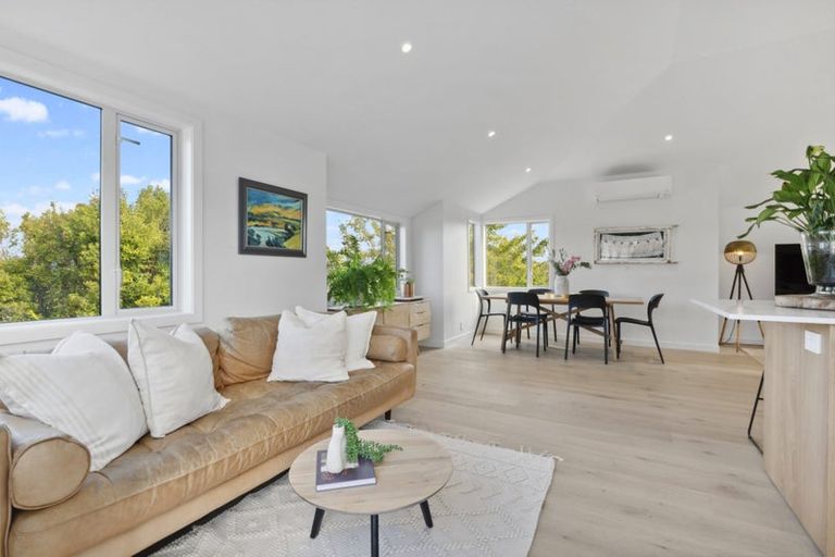 Photo of property in 2/4 Richards Avenue, Forrest Hill, Auckland, 0620