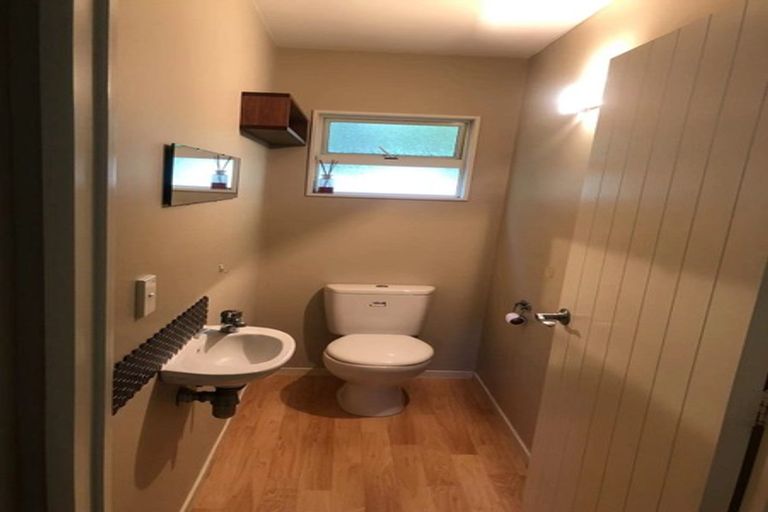 Photo of property in 1/15 Alamein Avenue, Belmont, Auckland, 0622