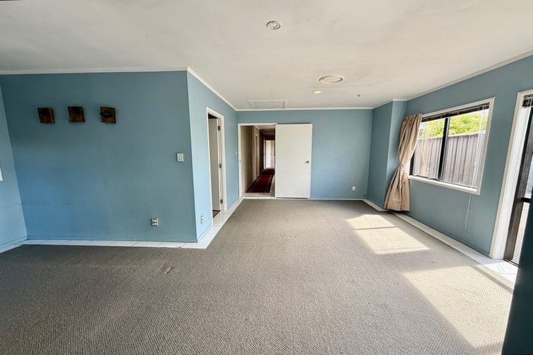 Photo of property in 112 Whangaparaoa Road, Red Beach, 0932