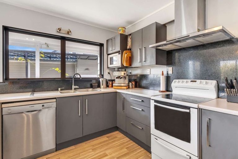 Photo of property in 26 Aquarius Drive, Kawaha Point, Rotorua, 3010