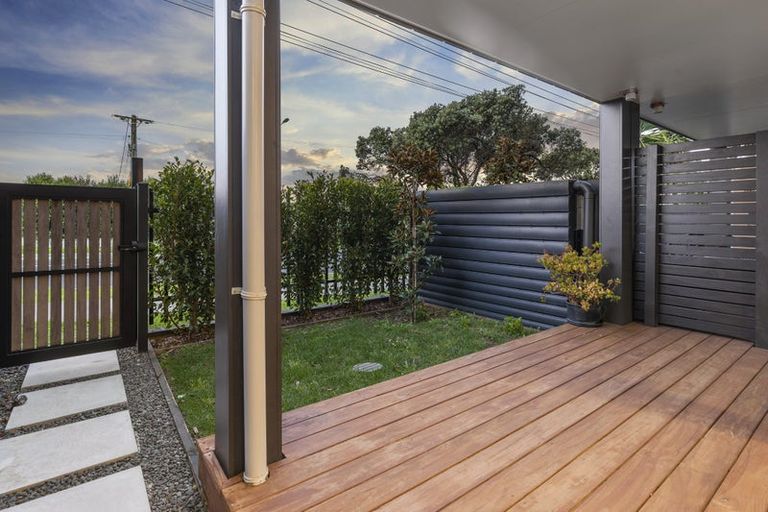 Photo of property in 2d Fowler Street, Northcote, Auckland, 0627