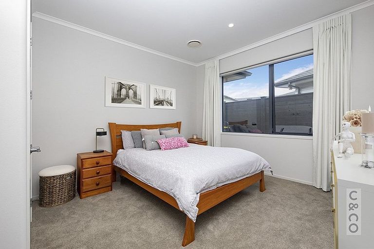 Photo of property in 42 Pohutukawa Parade, Riverhead, 0820