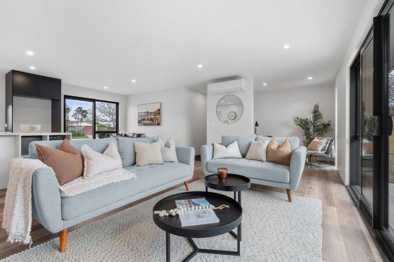 Photo of property in 1 Kakariki Crescent, Carterton, 5713