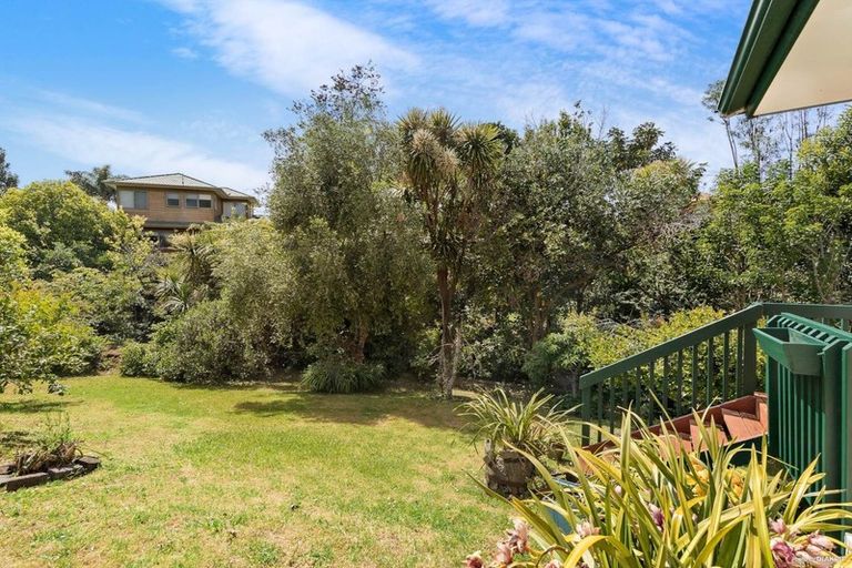 Photo of property in 15 Ryehill Close, New Lynn, Auckland, 0600