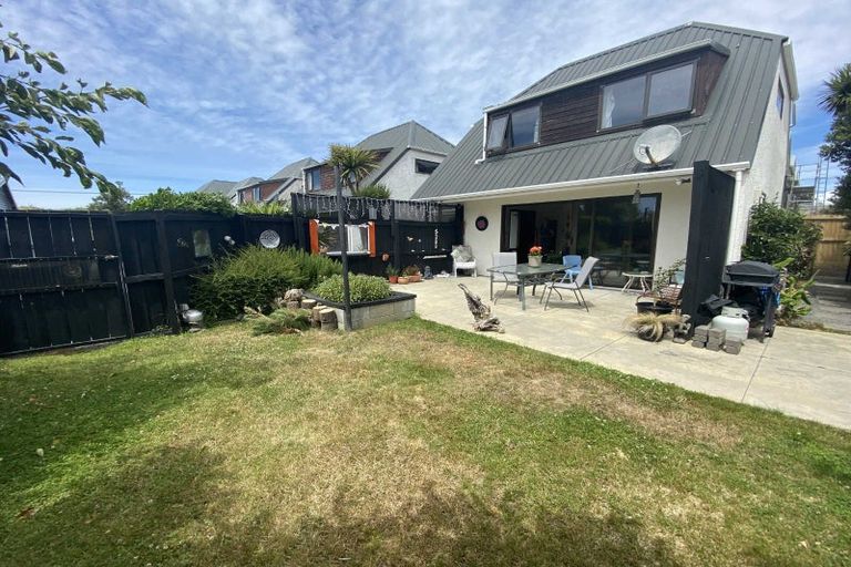 Photo of property in 1/179 Marine Parade, New Brighton, Christchurch, 8083
