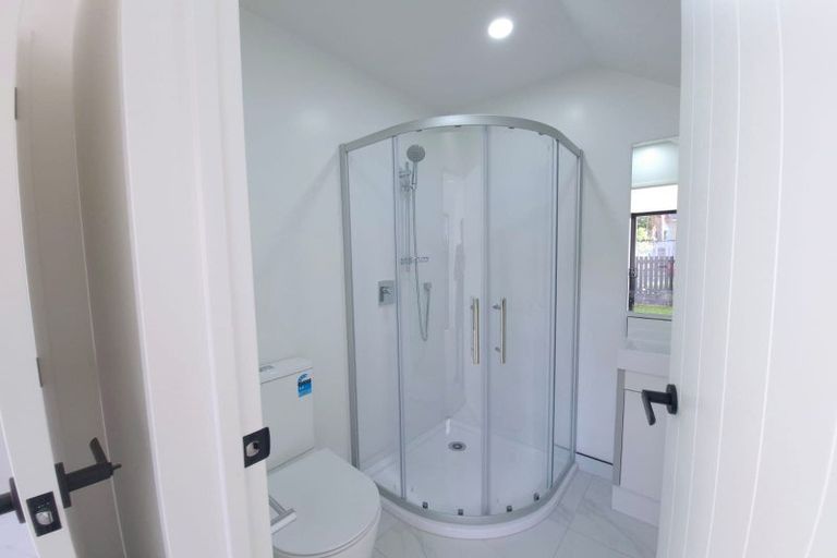 Photo of property in 2b Taratoa Street, Point England, Auckland, 1072