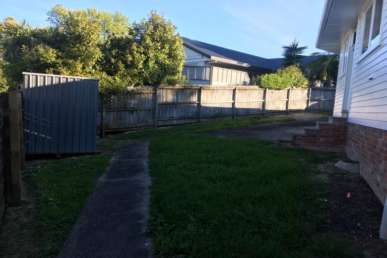 Photo of property in 16 Linley Place, Hillcrest, Auckland, 0627
