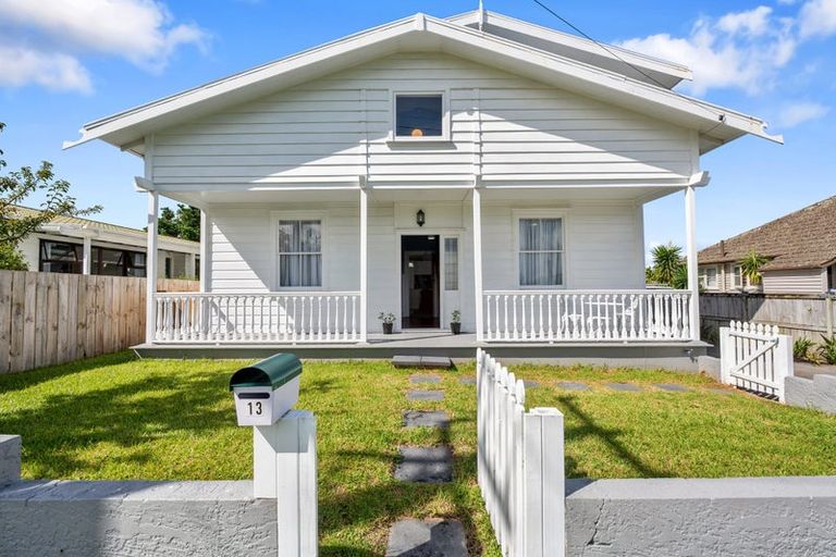 Photo of property in 13 Karaka Street, Helensville, 0800