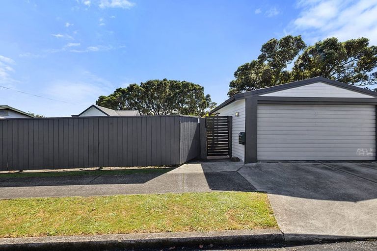 Photo of property in 8 Dorset Avenue, Westown, New Plymouth, 4310