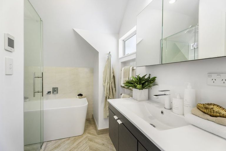 Photo of property in 2/185a Manuka Road, Bayview, Auckland, 0629