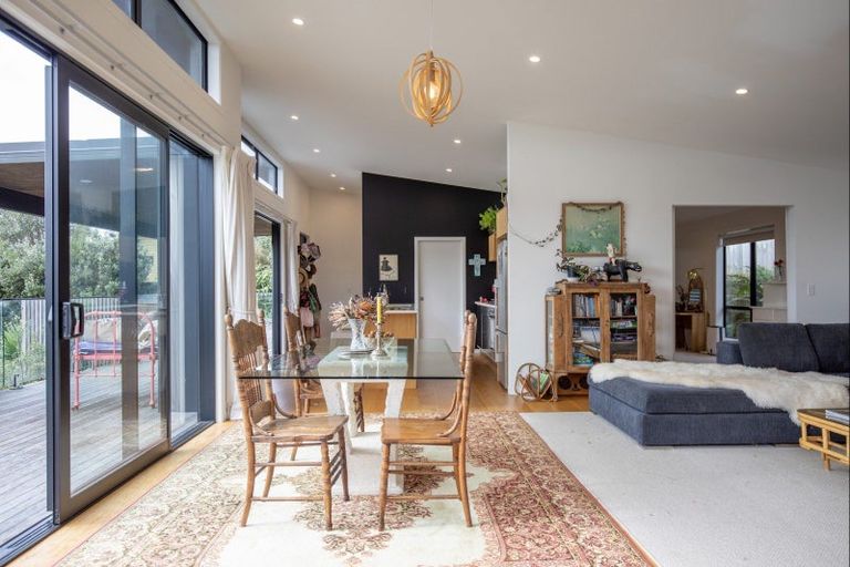 Photo of property in 1 Aroaro Lane, Raglan, 3225