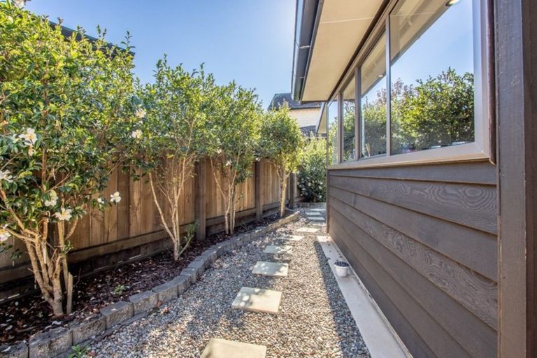 Photo of property in 17 Bluewater Place, Paraparaumu, 5032