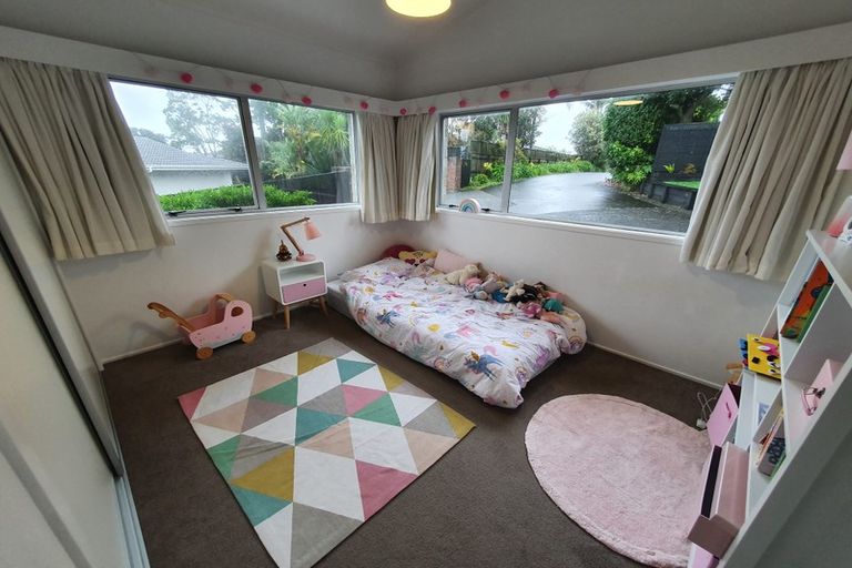 Photo of property in 2/42 Knightsbridge Drive, Forrest Hill, Auckland, 0620