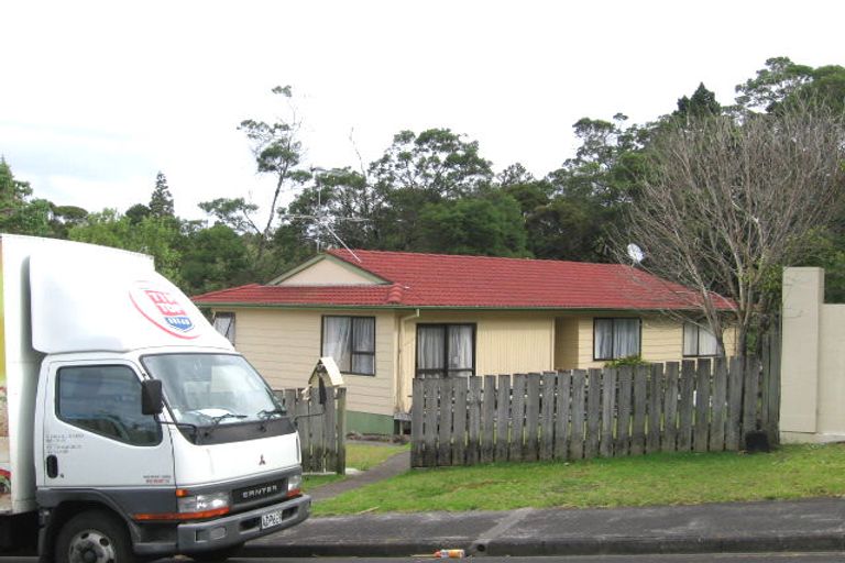 Photo of property in 17 Woodhams Street, Beach Haven, Auckland, 0626