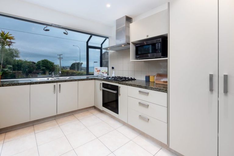 Photo of property in 10 Kowhai Road, Campbells Bay, Auckland, 0630