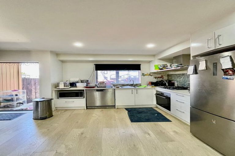 Photo of property in 15 Valour Lane, Papakura, 2110