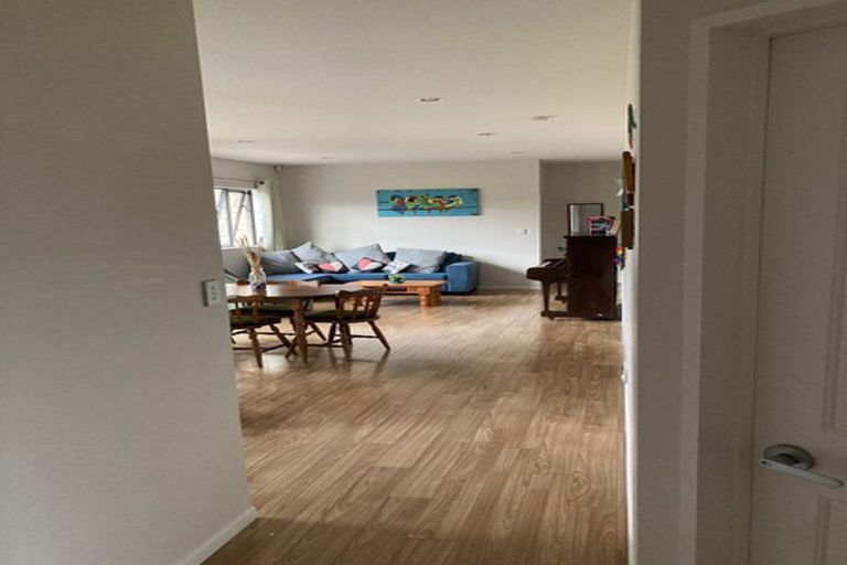 Photo of property in 67d Sabulite Road, Kelston, Auckland, 0602