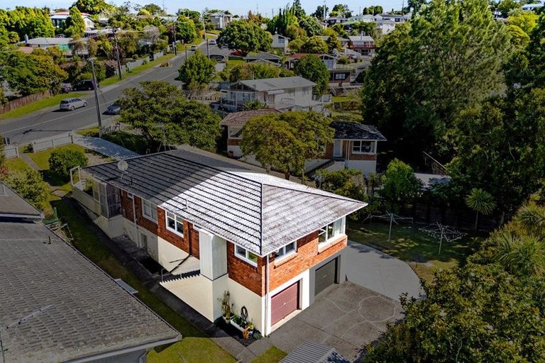 Photo of property in 2/12 Ellice Road, Totara Vale, Auckland, 0629