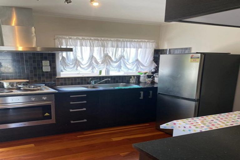 Photo of property in 2/43 Shakespeare Road, Milford, Auckland, 0620