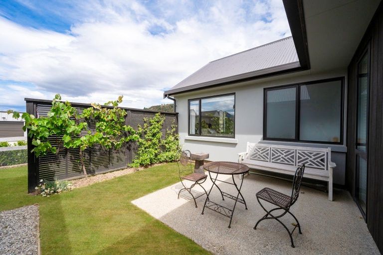 Photo of property in 29 Mount Nicholas Avenue, Wanaka, 9305