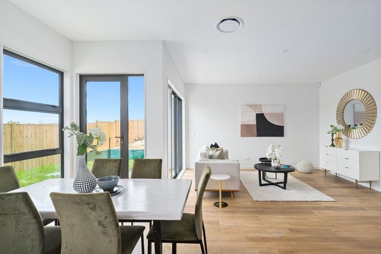 Photo of property in 44 Taipahitini Road, Rosehill, 2113