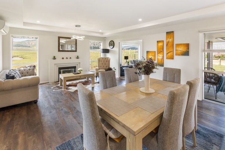 Photo of property in 206 Pacific Drive, Fitzherbert, Palmerston North, 4410