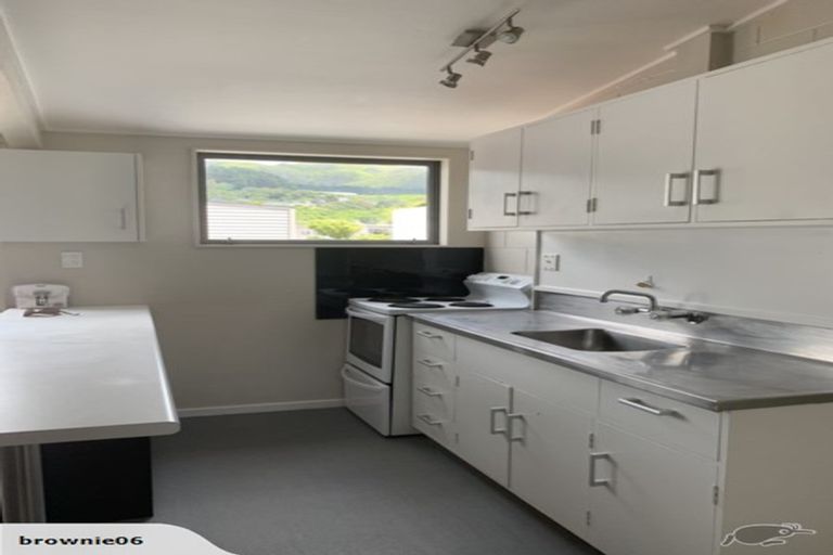 Photo of property in 8/21 Collins Avenue, Tawa, Wellington, 5028