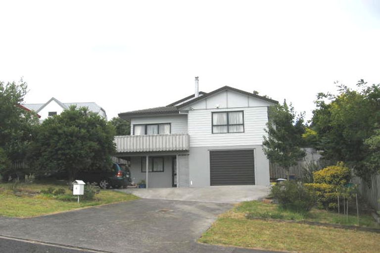 Photo of property in 4 Mira Place, Windsor Park, Auckland, 0632