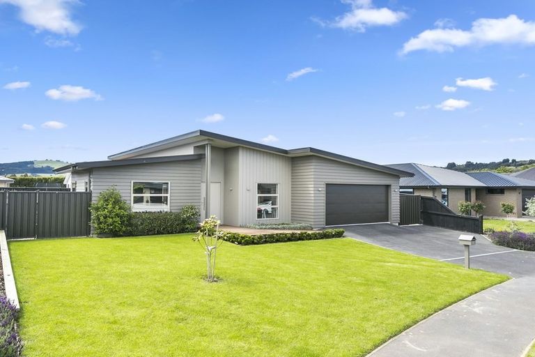 Photo of property in 18 Carrick Place, Mosgiel, 9024