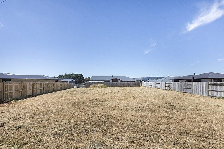 Photo of property in 27 Coutts Way, Fitzherbert, Palmerston North, 4410