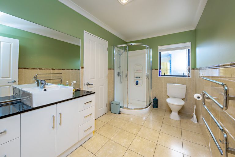 Photo of property in 9 Pistachio Place, Goodwood Heights, Auckland, 2105