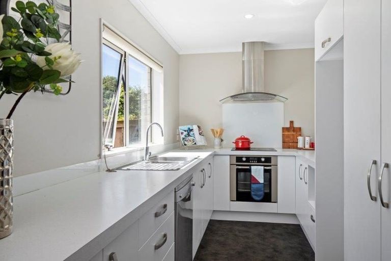 Photo of property in 16 Pono Place, Waiuku, 2123