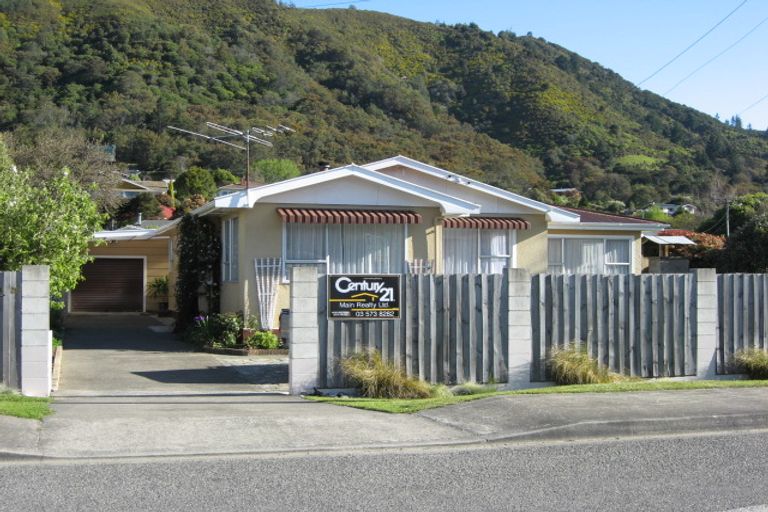 Photo of property in 28 Canterbury Street, Picton, 7220