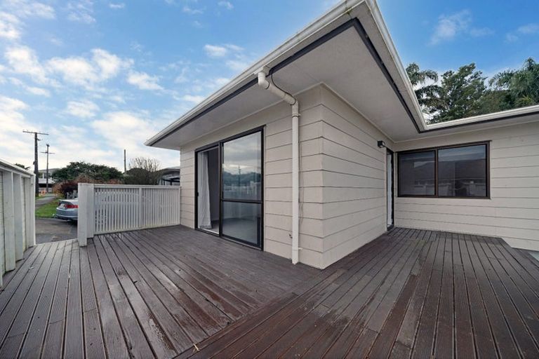 Photo of property in 2/18 Gloria Avenue, Te Atatu Peninsula, Auckland, 0610