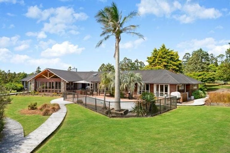 Photo of property in 40 Foster Road, Kumeu, 0891