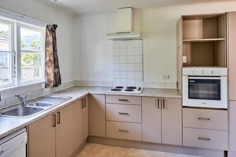 Photo of property in 39 Westminster Road, Wainuiomata, Lower Hutt, 5014