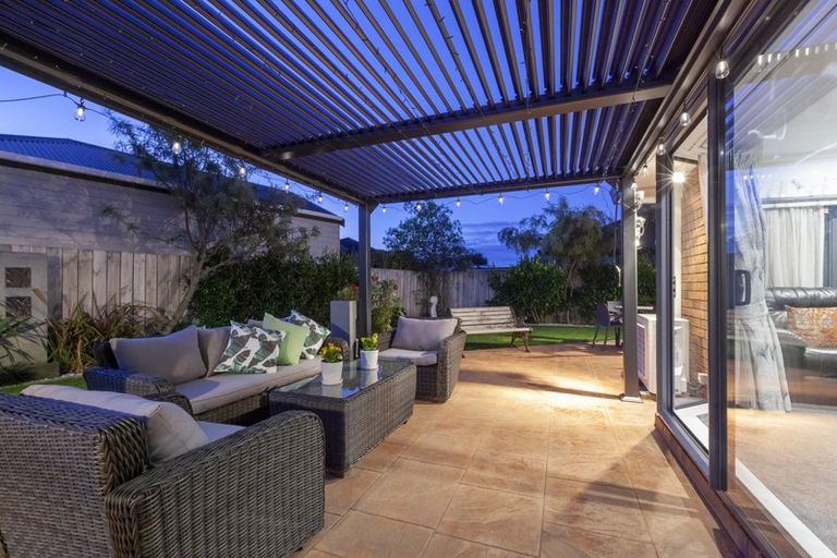 Photo of property in 68 Guildford Drive, Paraparaumu, 5032