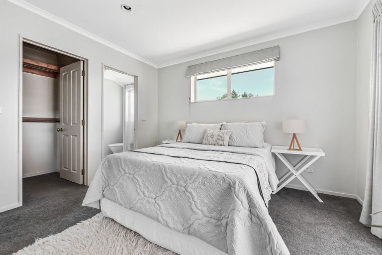 Photo of property in 2 Rochester Place, Nawton, Hamilton, 3200