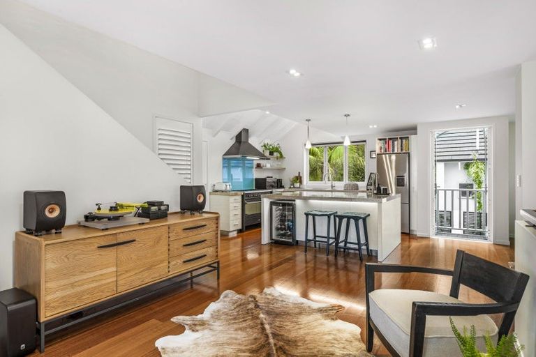 Photo of property in 20 King Edward Parade, Devonport, Auckland, 0624