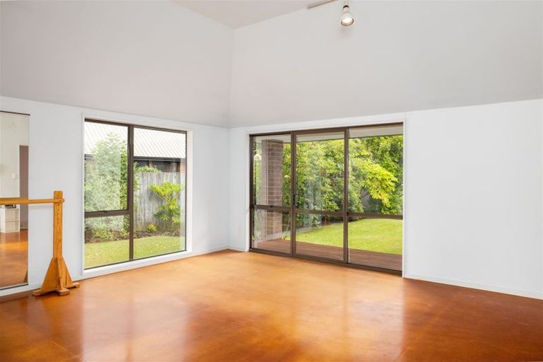 Photo of property in 81 Apsley Drive, Avonhead, Christchurch, 8042